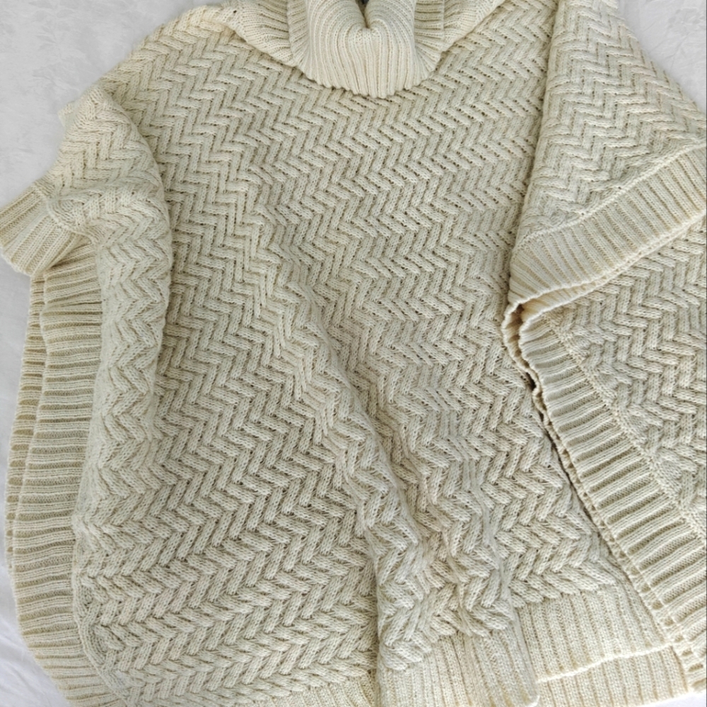 Echo cream cape
